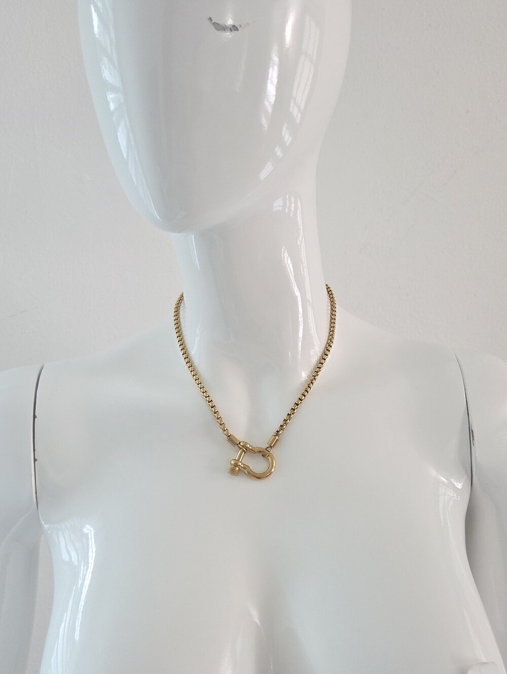 Stainless Steel Gold Plated Horseshoe Shackle Clasp Box Chain Pendant Necklace - Picture 7 of 13